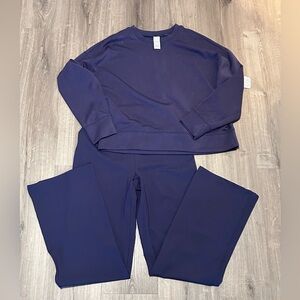 ❥𝐑𝐁𝐗 𝐀𝐂𝐓𝐈𝐕𝐄: Women's Two Piece Set - Crewneck & Bootcut Leggings - Navy Blue